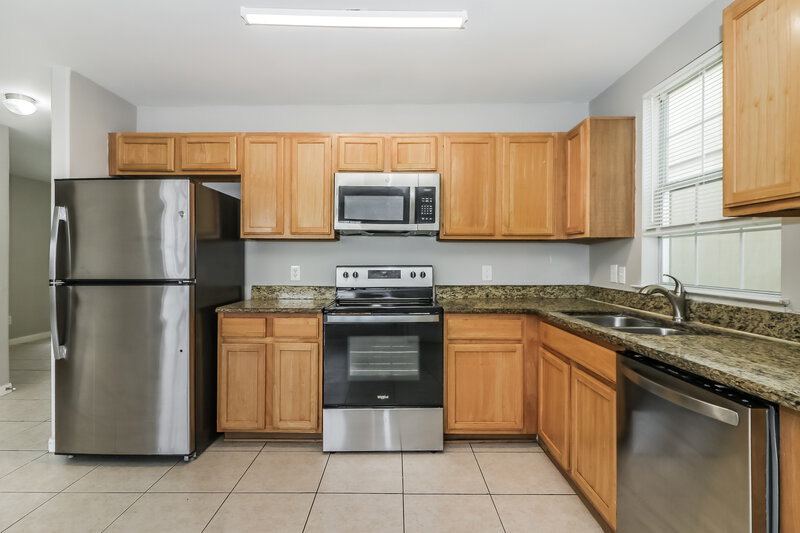 1,685/Mo, 4906 N Cancun Dr Houston, TX 77045 Kitchen View 2
