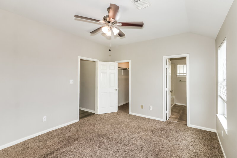 1,685/Mo, 4906 N Cancun Dr Houston, TX 77045 Main Bedroom View 2