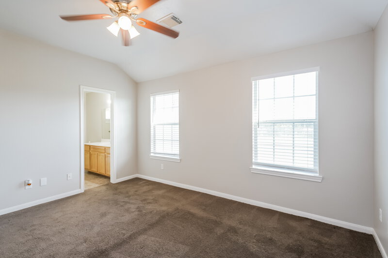 1,840/Mo, 4938 N Cancun Dr Houston, TX 77045 Bedroom View