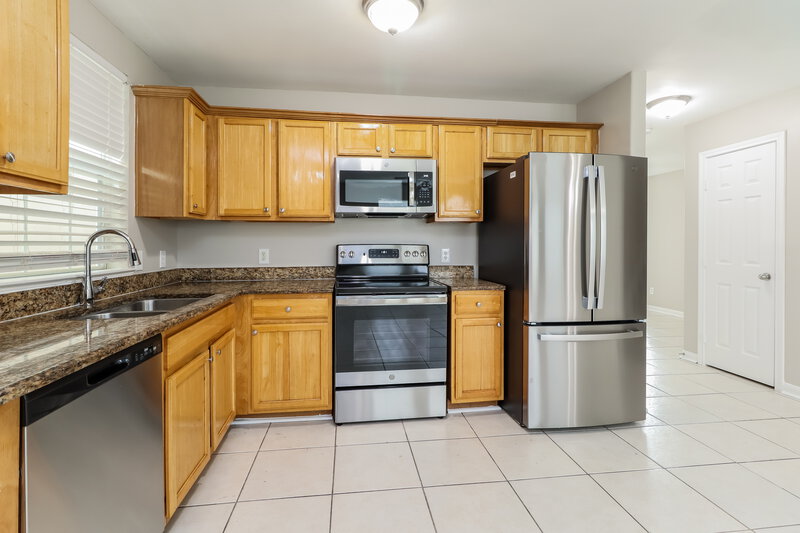 1,775/Mo, 4903 S Cancun Dr Houston, TX 77045 Kitchen View 2