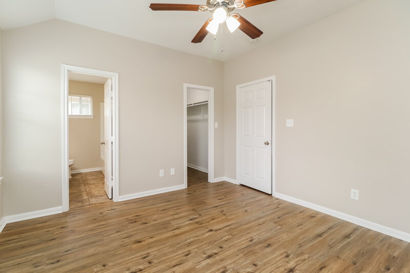 1,775/Mo, 4903 S Cancun Dr Houston, TX 77045 Main Bedroom View 2