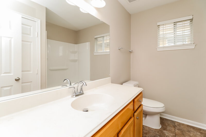 1,775/Mo, 4903 S Cancun Dr Houston, TX 77045 Main Bathroom View