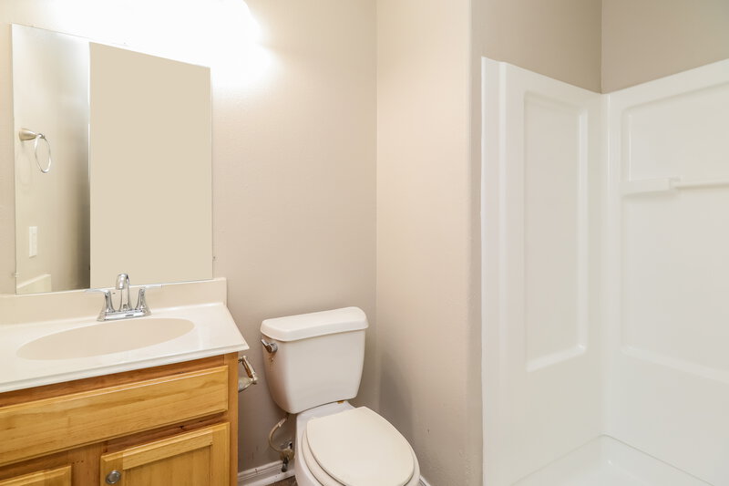 1,775/Mo, 4903 S Cancun Dr Houston, TX 77045 Bathroom View