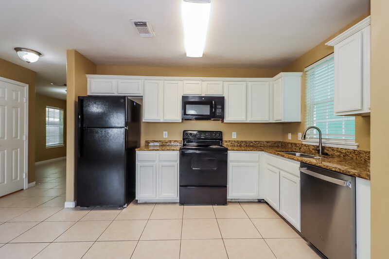 1,725/Mo, 4962 N Cancun Dr Houston, TX 77045 Kitchen View 2