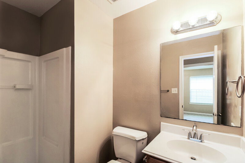 1,620/Mo, 4963 S Cancun Dr Houston, TX 77045 Bathroom View