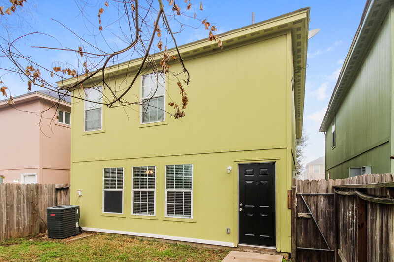 1,620/Mo, 4963 S Cancun Dr Houston, TX 77045 Rear View 2
