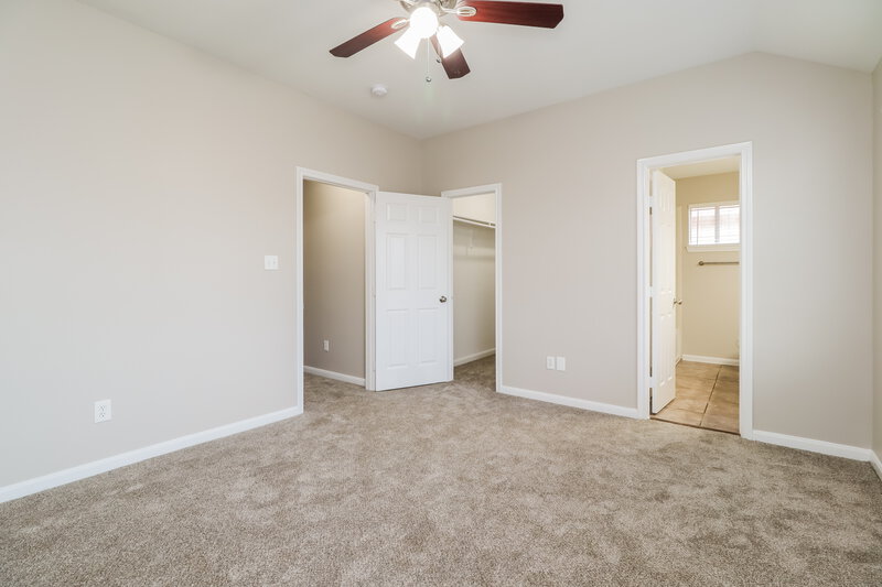 1,980/Mo, 4946 N Cancun Dr Houston, TX 77045 Main Bedroom View