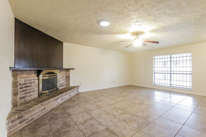 1,590/Mo, 14602 Flair Dr Houston, TX 77049 Living Room View 3
