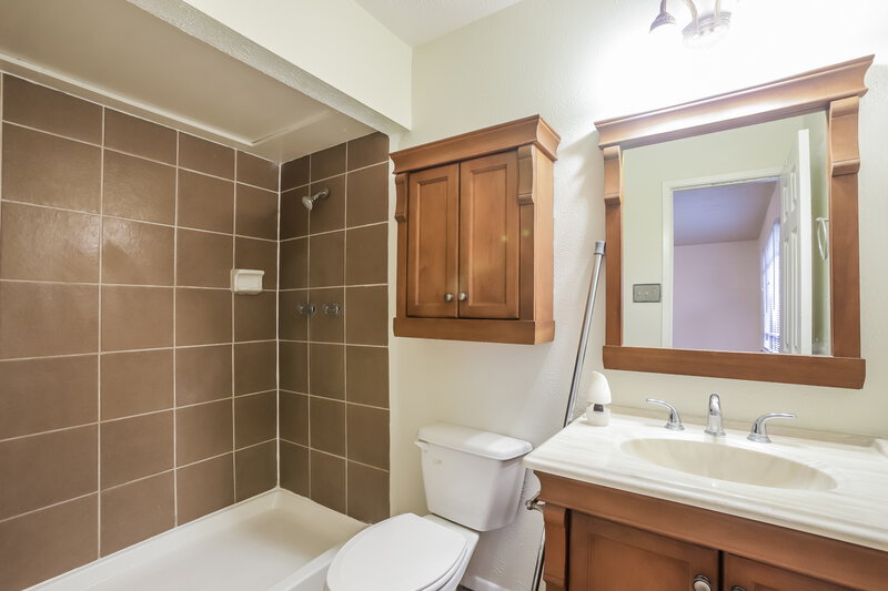 1,590/Mo, 14602 Flair Dr Houston, TX 77049 Master Bathroom View