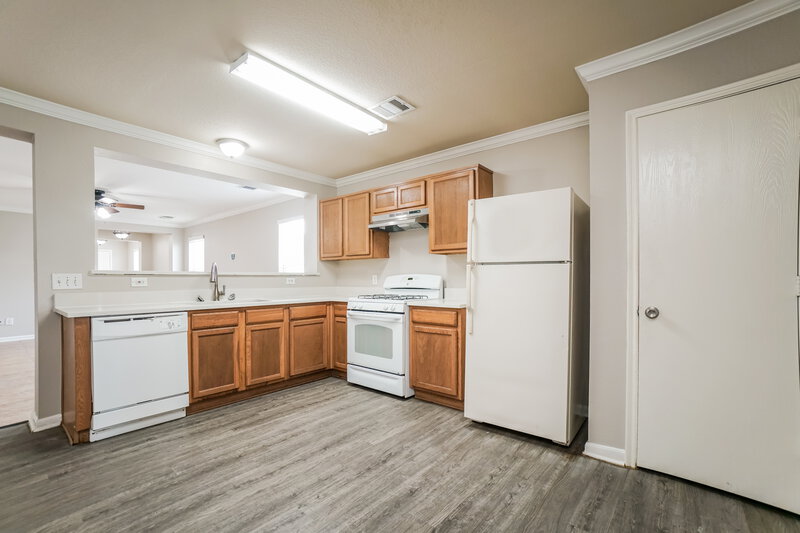 1,660/Mo, 6718 Green Pear Ln Houston, TX 77049 Kitchen View 2