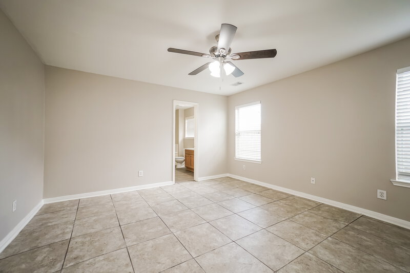 1,660/Mo, 6718 Green Pear Ln Houston, TX 77049 Main Bedroom View