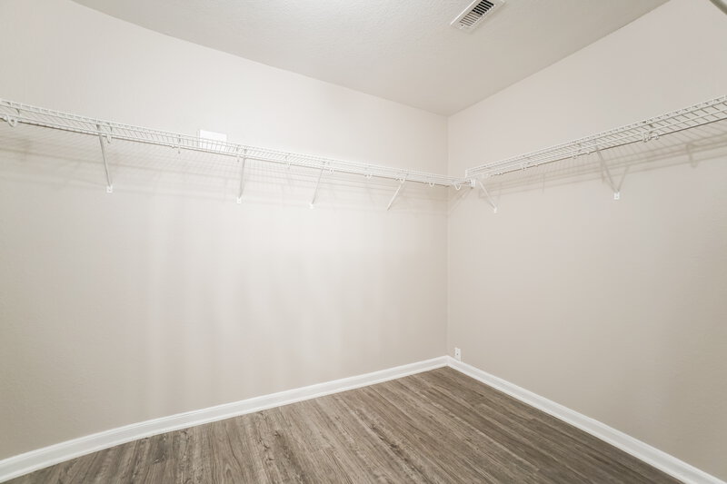 1,660/Mo, 6718 Green Pear Ln Houston, TX 77049 Walk In Closet View