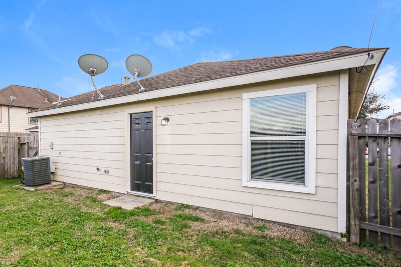 1,660/Mo, 6718 Green Pear Ln Houston, TX 77049 Rear View 2