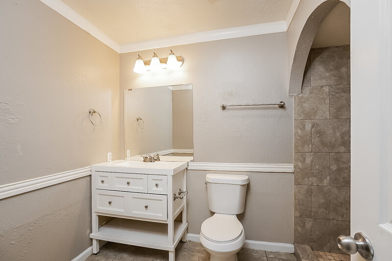 1,545/Mo, 14606 Leacrest Dr Houston, TX 77049 Main Bathroom View