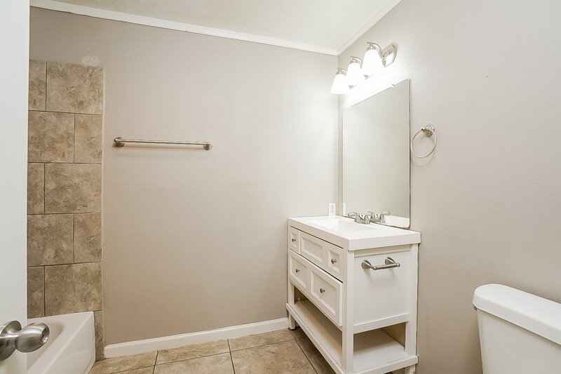 1,545/Mo, 14606 Leacrest Dr Houston, TX 77049 Bathroom View