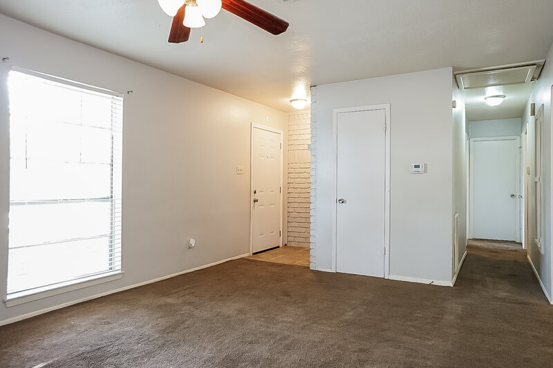1,470/Mo, 15234 Wickbriar Dr Houston, TX 77053 Living Room View 3