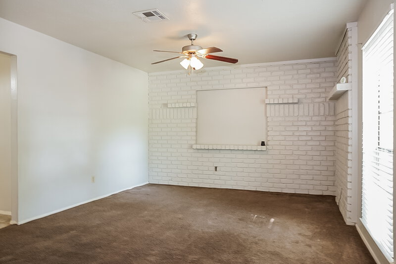1,470/Mo, 15234 Wickbriar Dr Houston, TX 77053 Living Room View 4