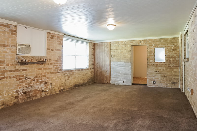 1,470/Mo, 15234 Wickbriar Dr Houston, TX 77053 Family Room View 3