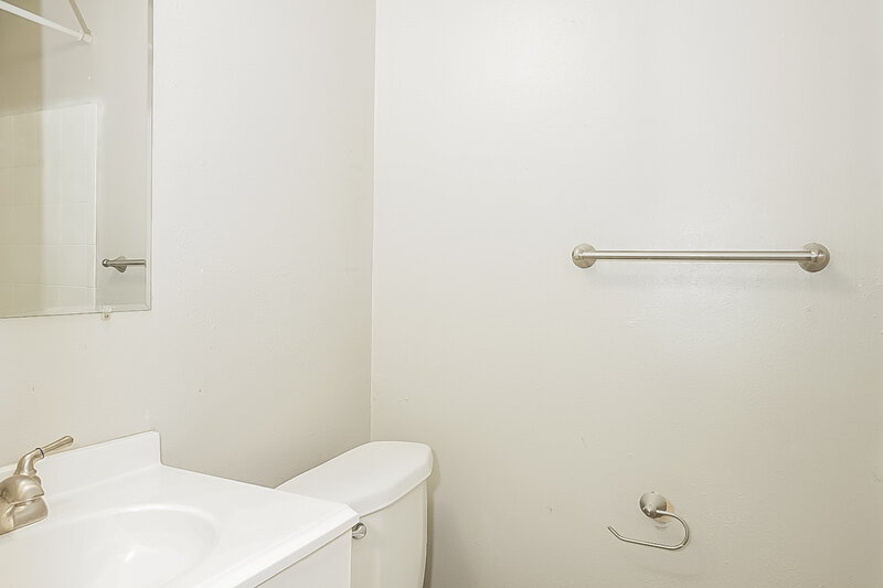 1,470/Mo, 15234 Wickbriar Dr Houston, TX 77053 Bathroom View
