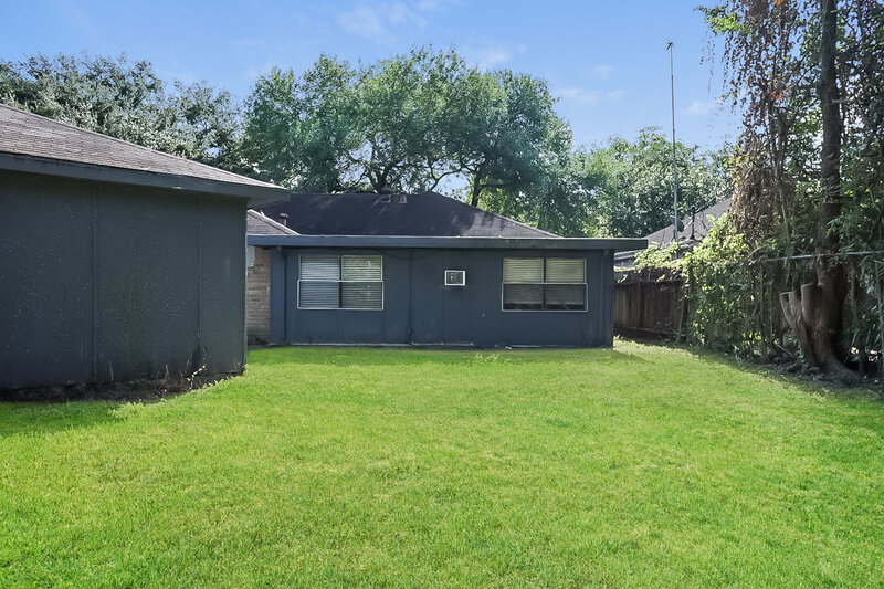 1,470/Mo, 15234 Wickbriar Dr Houston, TX 77053 Rear View