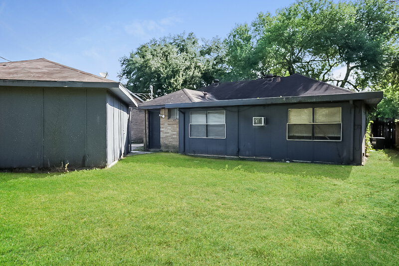 1,470/Mo, 15234 Wickbriar Dr Houston, TX 77053 Rear View 2