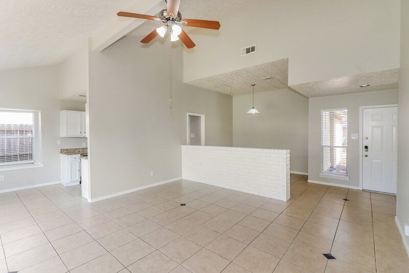 1,570/Mo, 16158 Coyridge Ln Houston, TX 77053 Living Room View 2