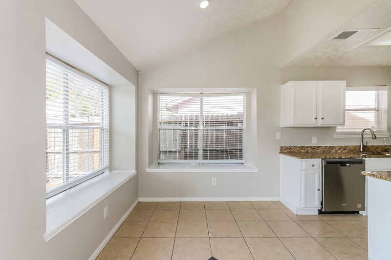 1,570/Mo, 16158 Coyridge Ln Houston, TX 77053 Breakfast Nook View