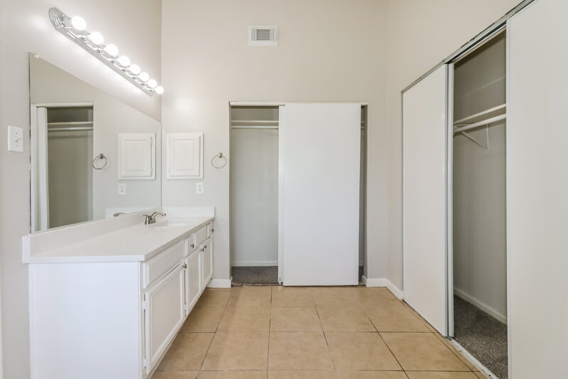1,570/Mo, 16158 Coyridge Ln Houston, TX 77053 Main Bathroom View