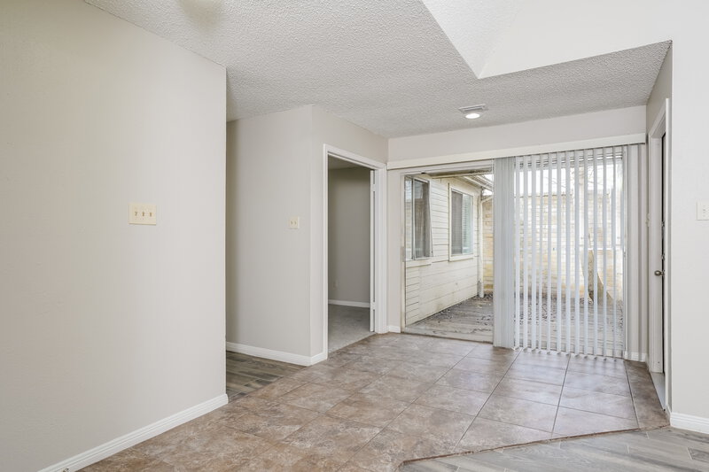 1,710/Mo, 8818 Kalewood Dr Houston, TX 77099 Foyer View