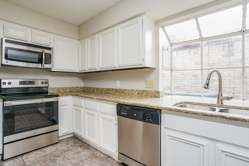 1,710/Mo, 8818 Kalewood Dr Houston, TX 77099 Kitchen View