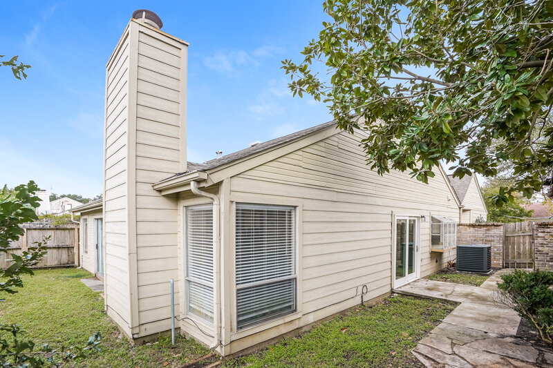 1,710/Mo, 8818 Kalewood Dr Houston, TX 77099 Rear View 2