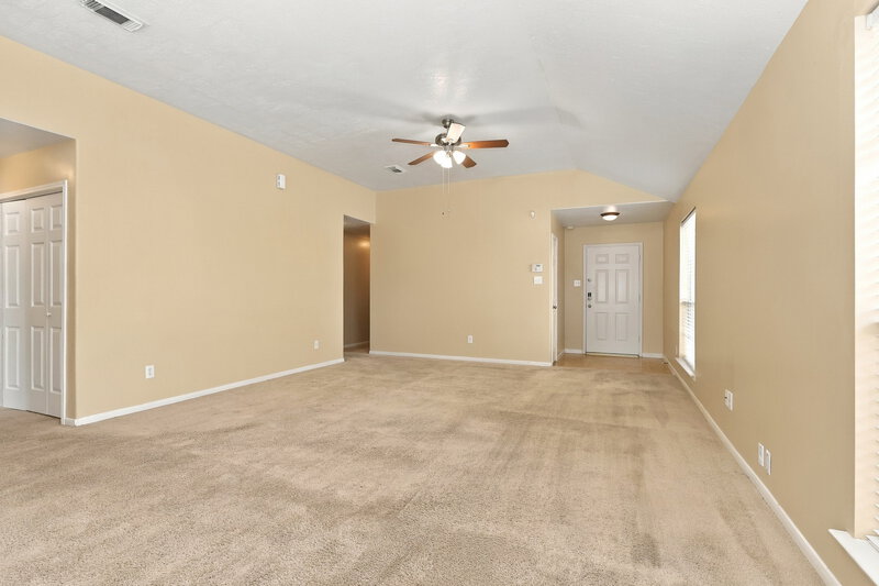 1,730/Mo, 810 Regional Park Dr Houston, TX 77060 Living Room View 2