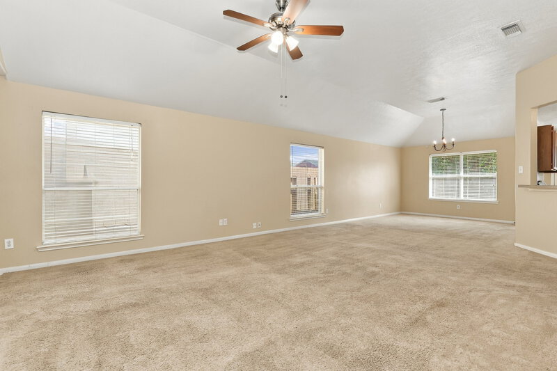 1,730/Mo, 810 Regional Park Dr Houston, TX 77060 Living Room View 3