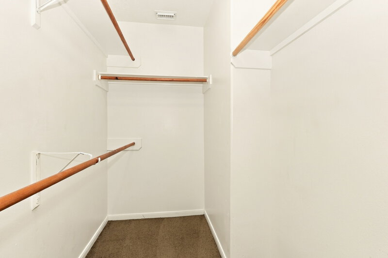 1,730/Mo, 810 Regional Park Dr Houston, TX 77060 Closet View