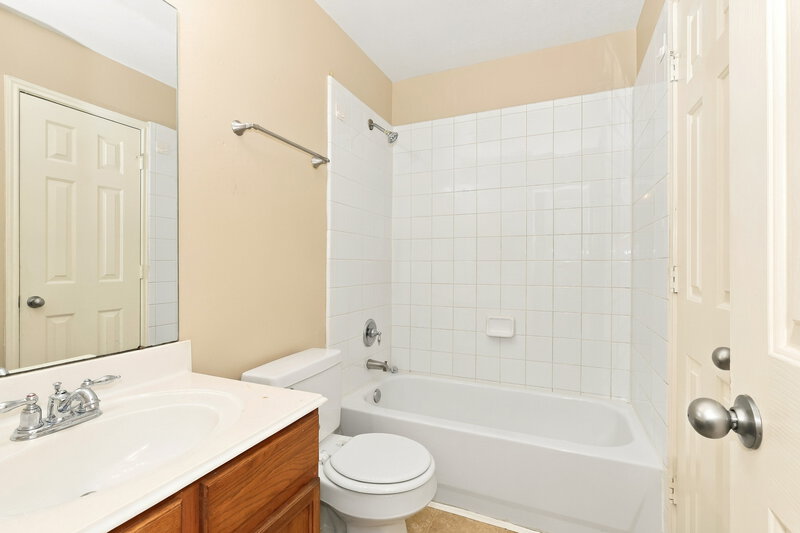 1,730/Mo, 810 Regional Park Dr Houston, TX 77060 Bathroom View