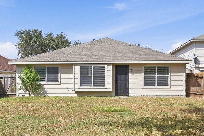 1,730/Mo, 810 Regional Park Dr Houston, TX 77060 Rear View
