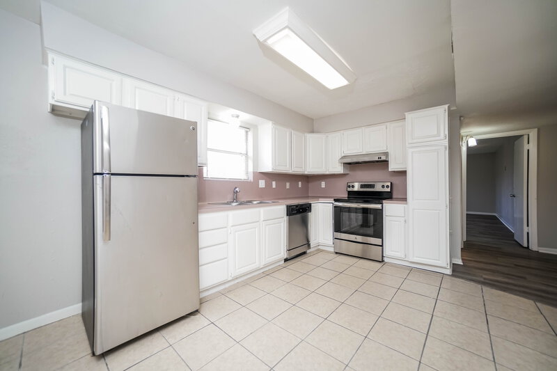 2,790/Mo, 10919 Skybird Dr Houston, TX 77064 Kitchen View