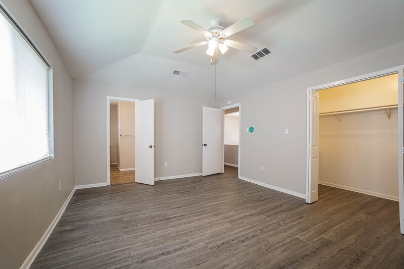 2,790/Mo, 10919 Skybird Dr Houston, TX 77064 Main Bedroom View 3