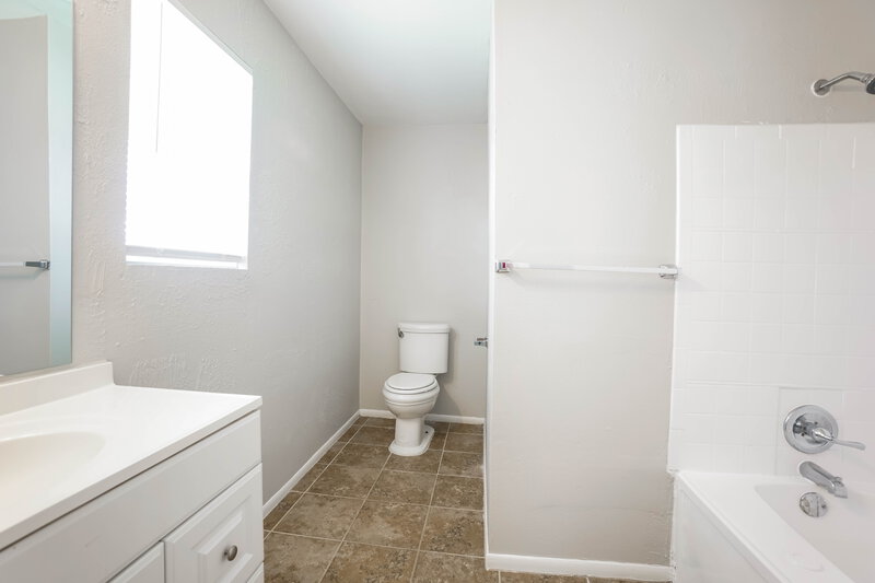 2,790/Mo, 10919 Skybird Dr Houston, TX 77064 Main Bathroom View