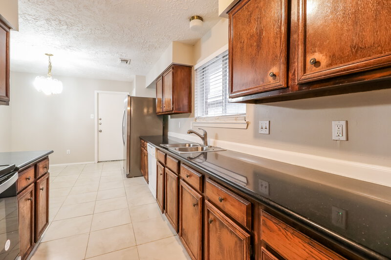 1,775/Mo, 3435 Cheaney Dr Houston, TX 77066 Kitchen View