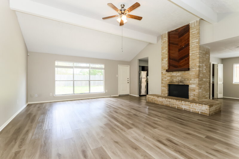1,715/Mo, 3446 Hombly Rd Houston, TX 77066 Living Room View 2