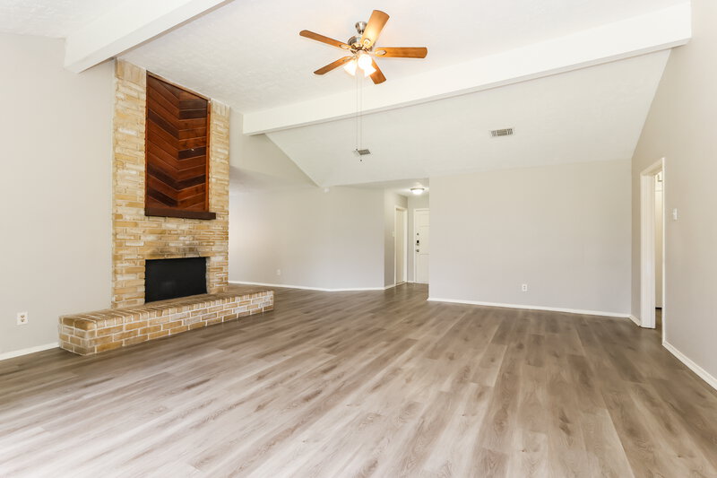 1,715/Mo, 3446 Hombly Rd Houston, TX 77066 Living Room View 3