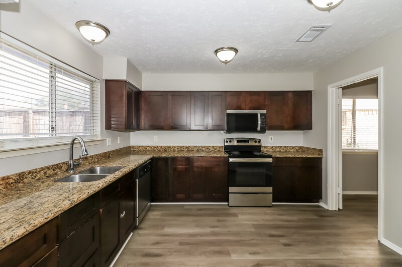 1,795/Mo, 3446 Hombly Rd Houston, TX 77066 Kitchen View 2
