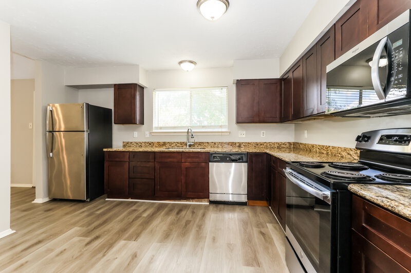 1,715/Mo, 3446 Hombly Rd Houston, TX 77066 Kitchen View 2