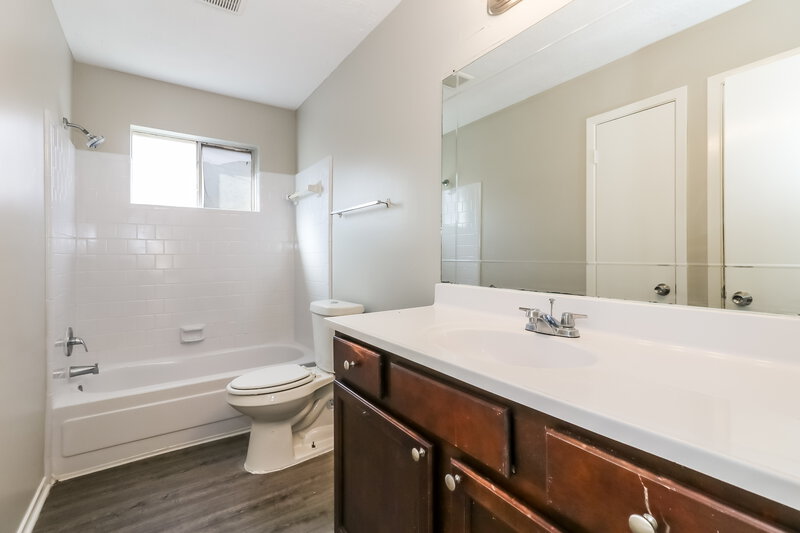 1,795/Mo, 3446 Hombly Rd Houston, TX 77066 Bathroom View