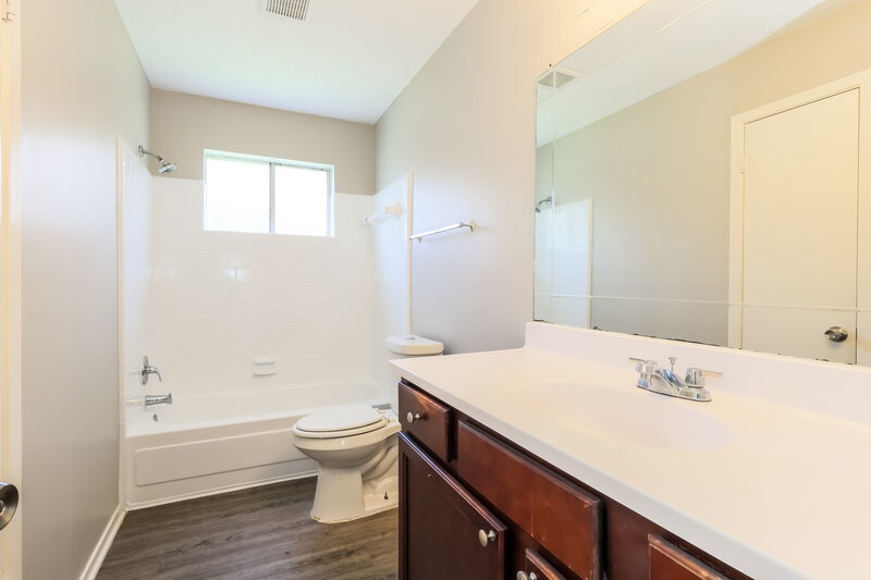 1,715/Mo, 3446 Hombly Rd Houston, TX 77066 Bathroom View
