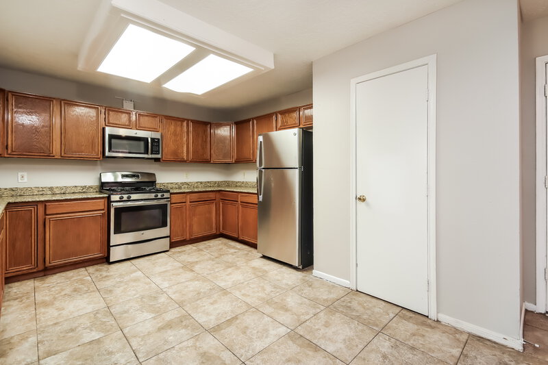 2,225/Mo, 5419 Golden Stream Dr Houston, TX 77066 Kitchen View
