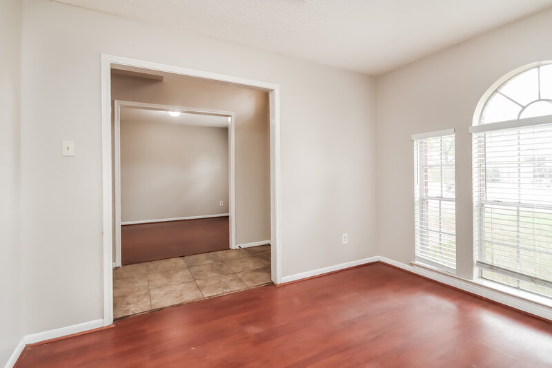 2,225/Mo, 5419 Golden Stream Dr Houston, TX 77066 Study View