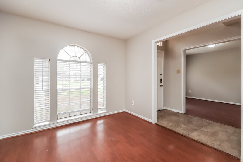 2,225/Mo, 5419 Golden Stream Dr Houston, TX 77066 Study View 2