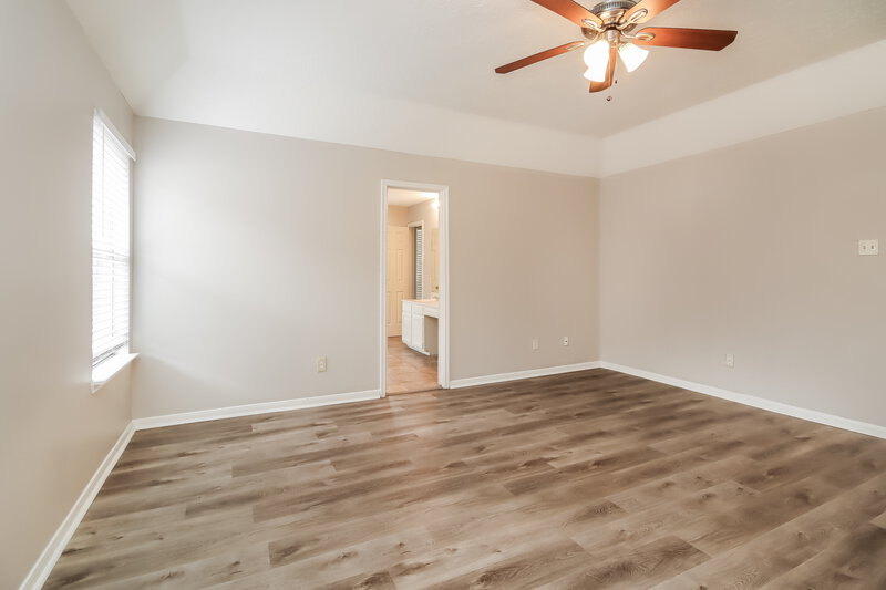 2,225/Mo, 5419 Golden Stream Dr Houston, TX 77066 Main Bedroom View 2